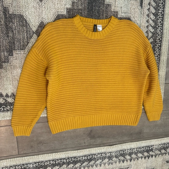 H&M Divided Women’s Mustard Yellow Sweater Textured Knit Size Large New - Picture 3 of 9